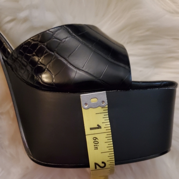 Heels - Picture 8 of 9